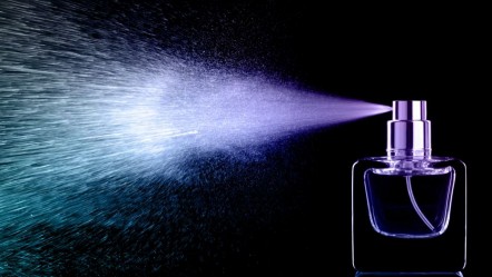 Parfüm yasağı şok etti! O kokuyu sürünce mağaza kapısından döndürüyorlar - Dünya