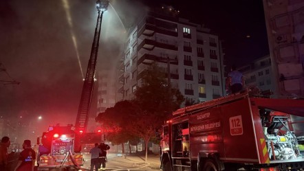 Gaziantep'te 7 katlı binada yangın paniği! Ekipler 1 saatte söndürebildi - 3. Sayfa