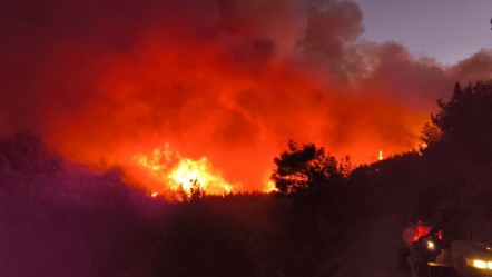Hatay ve Mersin alev alev! Tahliyeler var, ekiplerin müdahalesi sürüyor - Gündem