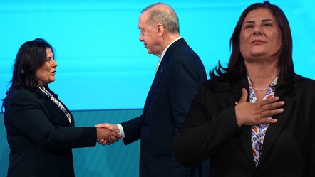 Özlem Çerçioğlu resmen AK Parti'de! Kürsüye çıkıp bu sözlerle Özgür Özel'e meydan okudu - haberler