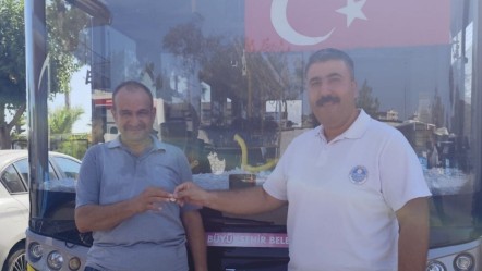 Aracında altın bulup hemen kameraları inceledi! Mersin'de otobüs şoföründen örnek davranış - Yaşam