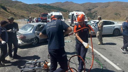 Erzincan'da feci kaza! 3 ölü, 6 yaralı - 3. Sayfa