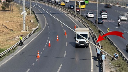 Şiddetli rüzgar, direği devirdi! E-5 trafiğe kapatıldı - Gündem