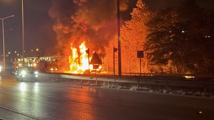 Samsun'da faciaya ramak kala! Freni patlayan tır, etrafa alevler saça saça kilometrelerce yol gitti! - 3. Sayfa