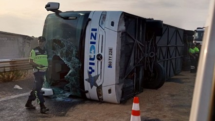 Kuzey Marmara Otoyolu'nda yolcu otobüsü devrildi: Ölü ve yaralılar var - 3. Sayfa
