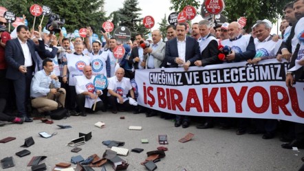 Memurun grev hakkı var mı, memurlar grev yapabilir mi? İş bırakma eylemi sonrası merak ediliyor - Haberler