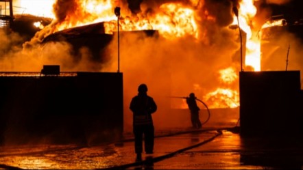 Rusya, Azerbaycan’ın can damarını vurdu: Petrol deposu enkaza döndü! - Dünya