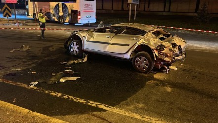 Sivas'ta devrilen otomobil kağıt gibi dümdüz oldu: 1 kişi can verdi - 3. Sayfa