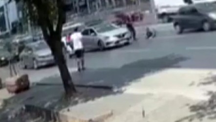 Avcılar'da trafikte kavga: Tek yumrukla yere yığıldı! - Gündem