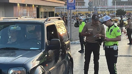 İstanbul'da "huzur" uygulaması! Polis bütün noktalarda sahadaydı - 3. Sayfa
