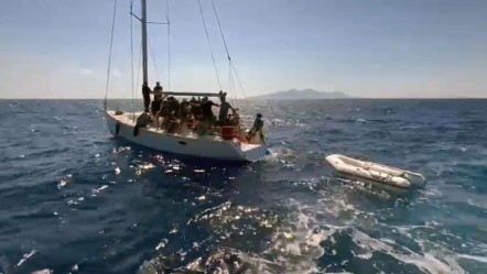 Muğla açıklarında sürüklenen yelkenli teknedeki düzensiz göçmenler kurtarıldı - 3. Sayfa
