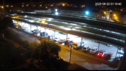 6.1'in ardından gece yarısı büyük bir şiddetle sallandı! Sındırgı'da deprem anı kamerada - Gündem