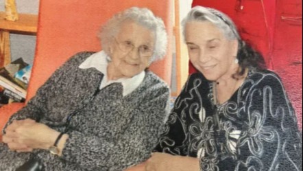 Göz göre göre facia! Bir bardak çay hayatına mâl oldu: Kızı ateş püskürdü - Dünya