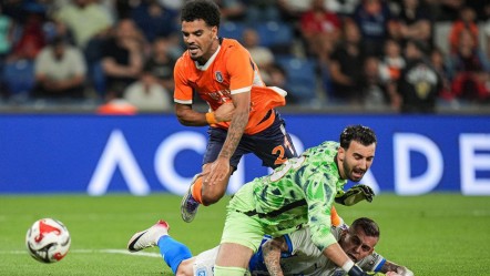 Başakşehir, Avrupa'da kayıp! Kendi evinde Universitatea Craiova'ya 2-1 kaybetti - Spor
