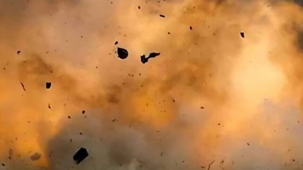 Havai fişek deposunda patlama anı kamerada: 2 ölü, çok sayıda yaralı var - Dünya