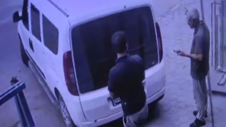 Adana’da göz göre göre dolandırıcılık! “Parayı atacağım” deyip kayboldu - 3. Sayfa