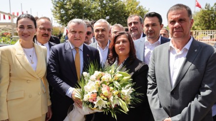 Çerçioğlu'na ağır misafir! Tebrik etmeye giden ilk bakan Osman Aşkın Bak oldu - Gündem