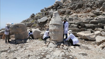Nemrut'taki heykeller nano teknolojiyle güçlendiriliyor! Apollon başlığı kalıcı olarak birleşti - Kültür - Sanat