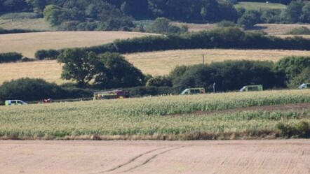 İngiltere'de feci kaza! Helikopter tarlaya çakıldı - Dünya