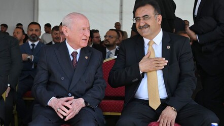 Malazgirt'e damga vuran kareler! Bahçeli, DEM Partili başkanla oturdu; MHP paylaştı - Gündem