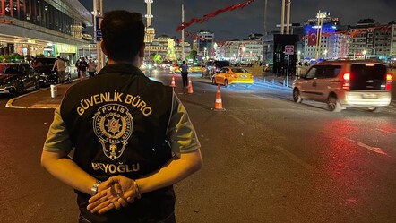 İstanbul'da "huzur" uygulaması! Polis her ilçede sahadaydı - 3. Sayfa