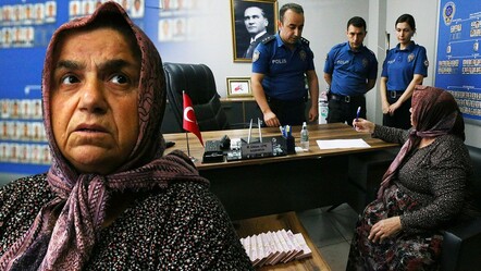 Gizli hazineyi fark etmedi, eski eşyalarla birlikte altınlar da gitti - Gündem