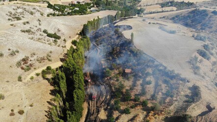 Tarlası bir anda alev aldı! Yangını söndürmeye çalışırken yaralandı - 3. Sayfa