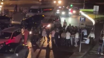 Esenyurt'ta düğün çıkışı meydan muharebesine döndü! O anlar kameralara yansıdı - 3. Sayfa