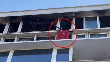 Kadıköy'deki yangında ilginç manzara! Her yer yandı, Türk bayrağına bir şey olmadı - Yaşam