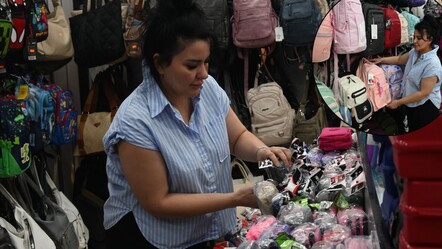 Okul sezonu açıldı, alışveriş beraberinde geldi! 250 TL'den 4 bin TL'ye kadar değişen fiyatlar dikkat çekti - Ekonomi