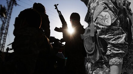 Terör örgütü YPG'den gece yarısı baskını! DEAŞ'ı bahane ettiler, onlarca kişiyi esir aldılar - Dünya