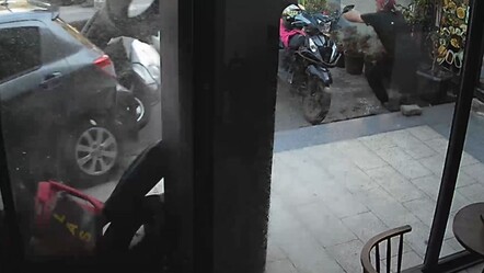 Başakşehir'de korku dolu anlar! Ezilmekten son saniyede kurtuldu - 3. Sayfa