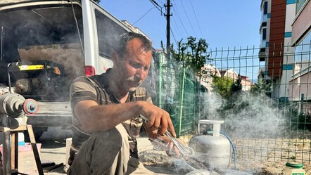 Bu işi yaparak 6 ayda 70 ili gezdiler! Unutulan mesleği seyyar minibüsle yaşatıyor - Yaşam