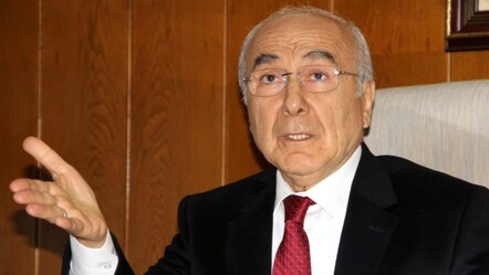 Eski belediye başkanı uçakta fenalaştı! Acil iniş yaptılar - Gündem