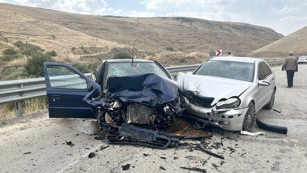 Kars'ta zincirleme kaza! 3 araç birbirine girdi: Yaralılar var - 3. Sayfa