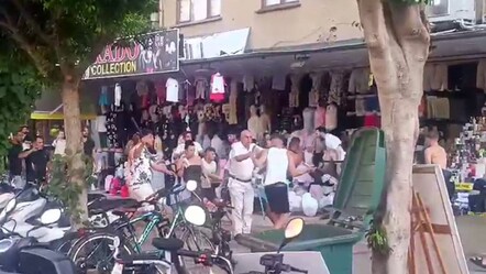 Turistlerle esnaf birbirine girdi! Sopalar ve yumruklar havada uçuştu - 3. Sayfa
