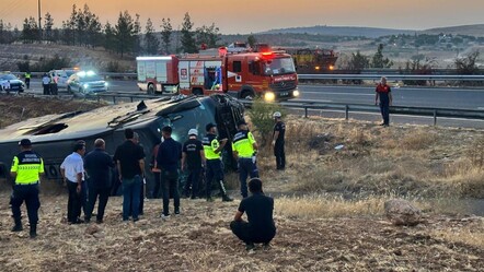 Şanlıurfa'da yolcu otobüsü devrildi! Çok sayıda yaralı var - 3. Sayfa