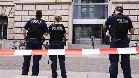 Almanya'da okulda dehşet! Saldırgan öğrenci öğretmenini bıçakladı - Dünya