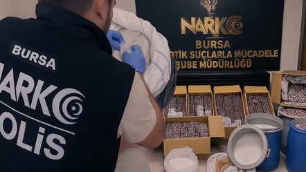 Bursa'da zehir tacirlerine darbe! 300 bin uyuşturucu hap ele geçirildi - Gündem