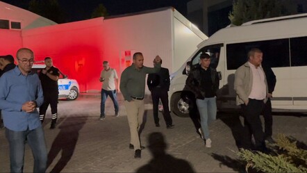 Ambulansı kilometrelerce kovalayıp sıkıştırdılar! Başhekimlik bahçesine 1 minibüs adam yığdılar - 3. Sayfa