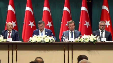 Cumhurbaşkanı Yardımcısı Cevdet Yılmaz OVP'yi açıkladı! Enflasyon, büyüme, cari açık... İşte yıl sonu hedefleri - Ekonomi