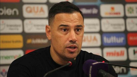 Süper Lig'de bir teknik adam ayrılığı daha! Başakşehir, ayrılığı resmen duyurdu - Spor