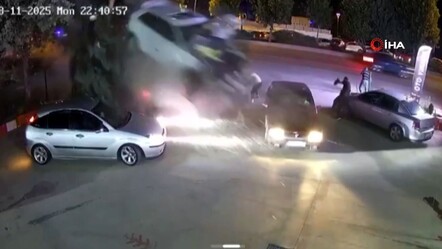 Ankara’da kontrolden çıkan otomobil oto yıkamacıya uçtu: 3 yaralı - 3. Sayfa