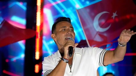 Işık şefine ‘gerizekalı’ diye çıkıştı … Mustafa Sandal’ın sahnedeki hakareti tepki çekti - Magazin
