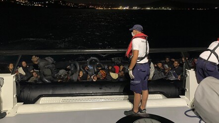 İzmir açıklarında 75 düzensiz göçmen yakalandı - 3. Sayfa