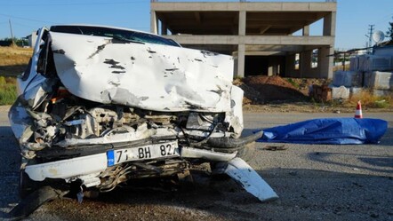 Otomobiller kafa kafaya çarpıştı! Feci kazada 2 sürücü de can verdi - 3. Sayfa