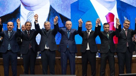 2 belediye daha AK Parti'ye geçti! Rozetlerini Cumhurbaşkanı Erdoğan taktı - Gündem