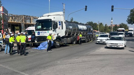 Engelli kızıyla karşıya geçecekti! Tırın çarptığı kadın hayatını kaybetti - 3. Sayfa