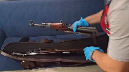 Cephanelik gibi ev! Kalaşnikof, keskin nişancı tüfeği, binlerce mermi… - 3. Sayfa