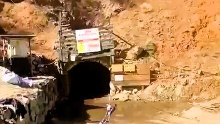 Krom madeninde göçük! 2 işçi mahsur kaldı - Gündem